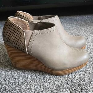 Dr. Scholls Women's Wedge Ankle Boots - Taupe Size 7.5